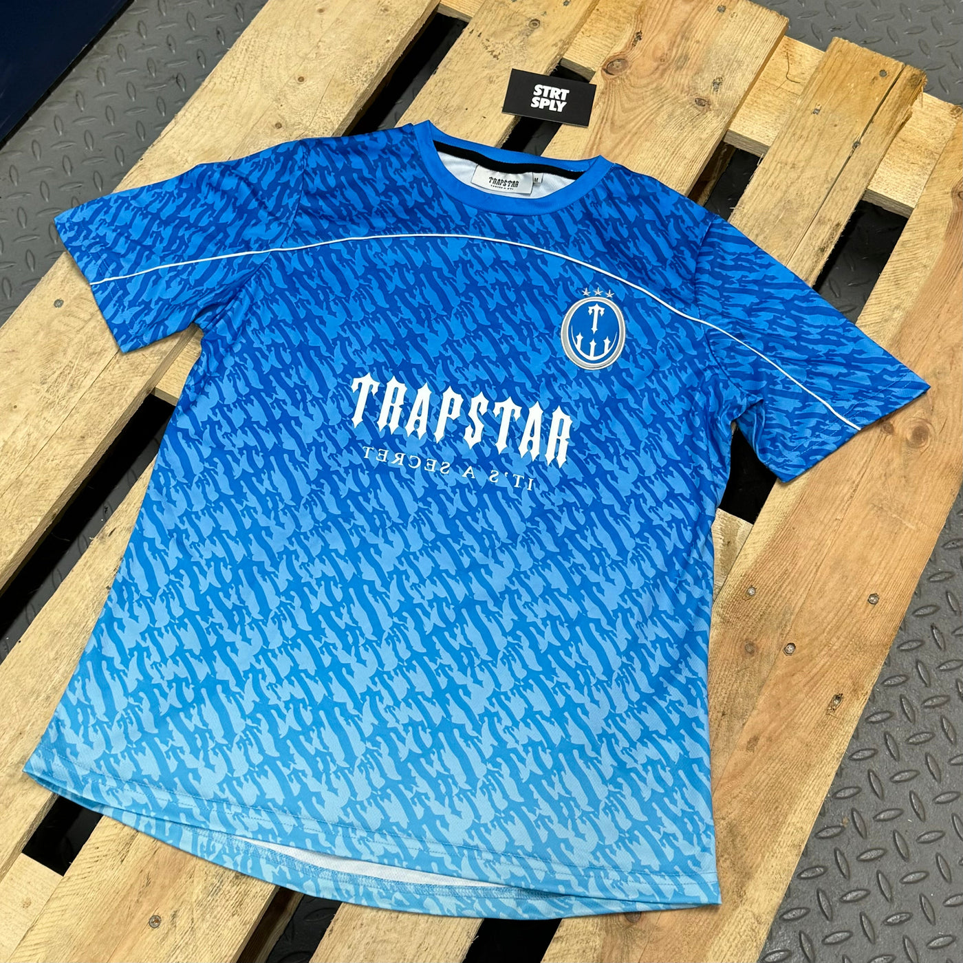 Trapstar Blue Gradient Football Jersey – Premium Polyester Sportswear
