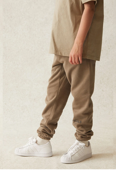 FEAR OF GOD ESSENTIALS SWEATPANTS SS21 TAUPE KIDS/JR