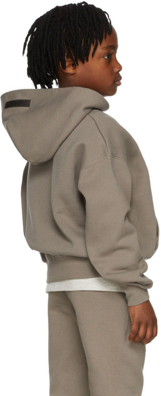 (SALE) FEAR OF GOD ESSENTIALS HOODIE DESERT TAUPE KIDS/JR SS22